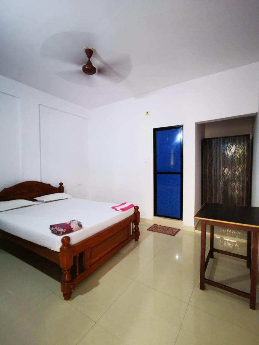 Ivon Guest House أرامبول الغرفة الصورة